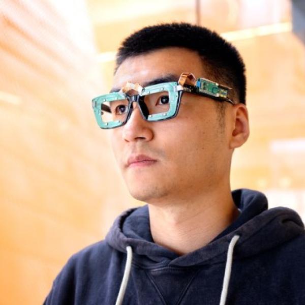 AI-powered ‘sonar’ on smartglasses tracks gaze and facial expressions 