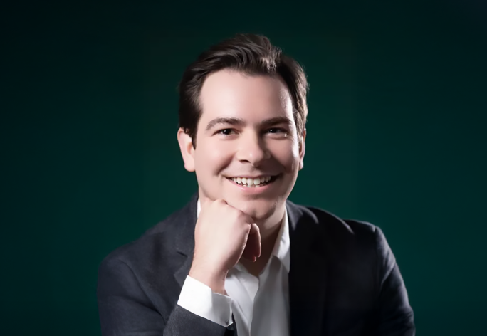 A color photo of Seamus Buxton.